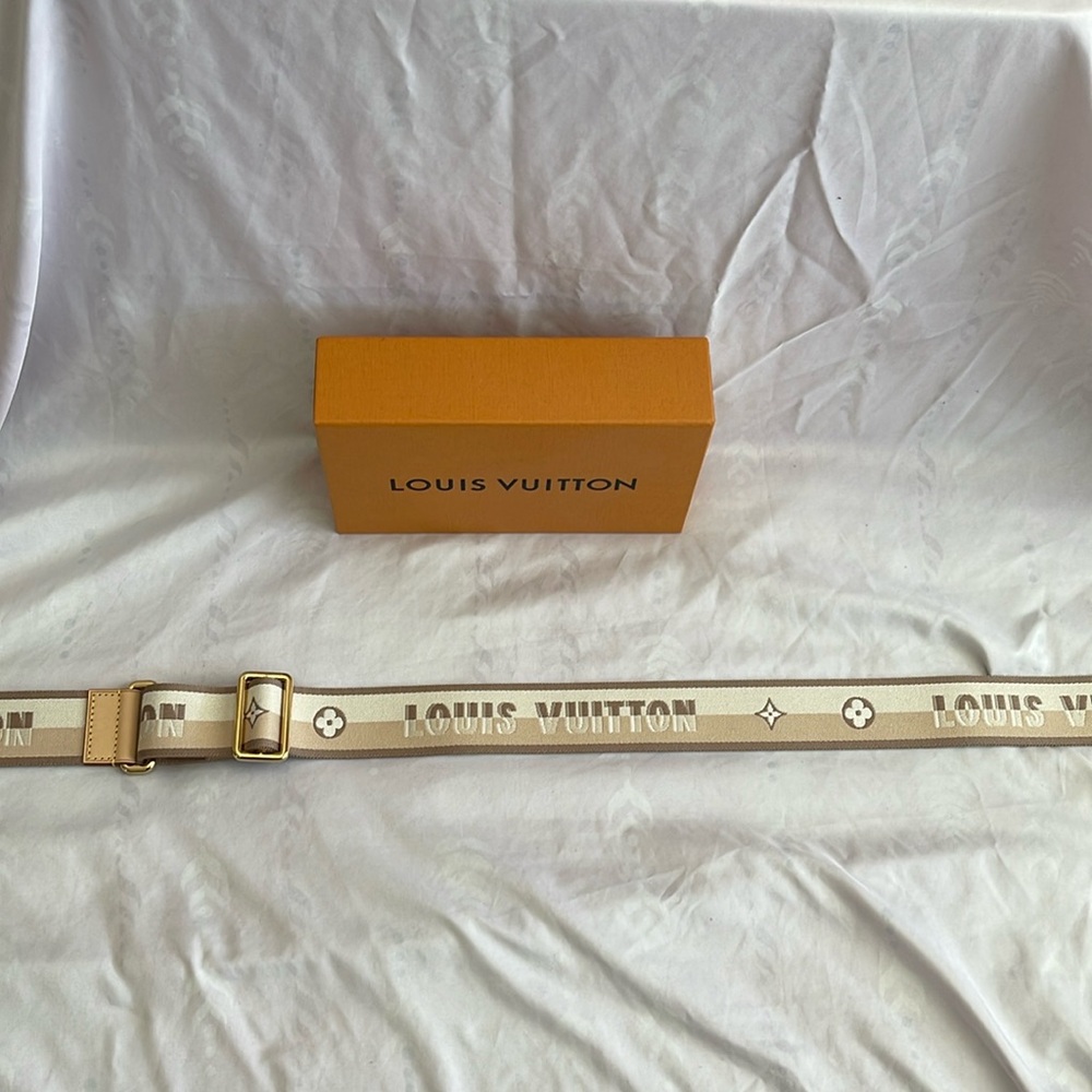 Brand new, never used Louis Vuitton beige guitar strap - Picture 2 of 7
